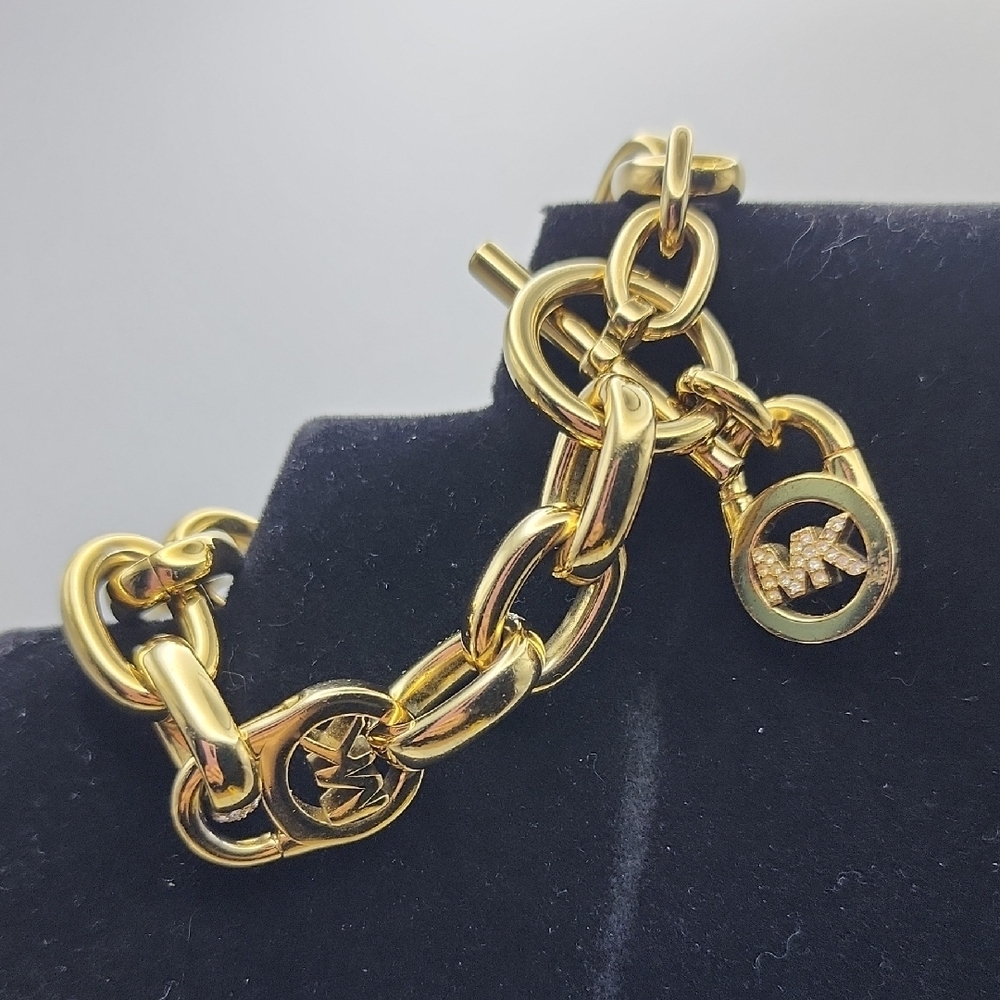Michael Kors Gold Tone Charm Bracelet Approx 8 Inches‎